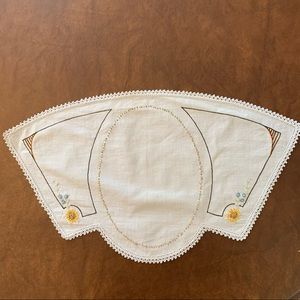 Vintage hand embroidered doilie dresser scarf